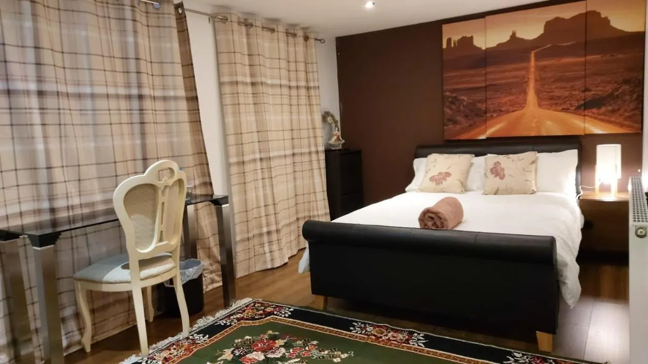 Peaceful Studio En-Suite Pvt Entrance Garden Free Parking Nottingham