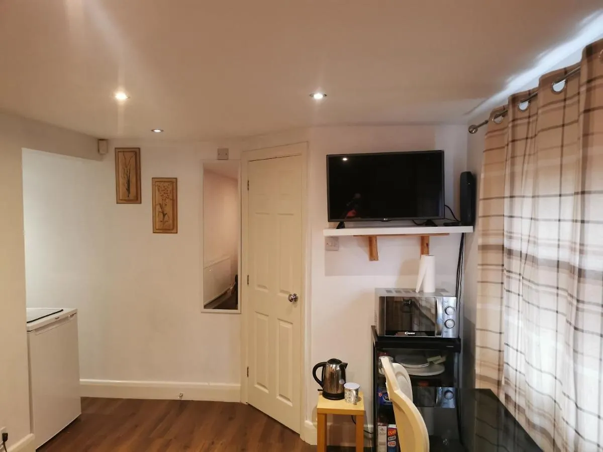 Peaceful Studio En-Suite Pvt Entrance Garden Free Parking Nottingham 0*,  Wielka Brytania